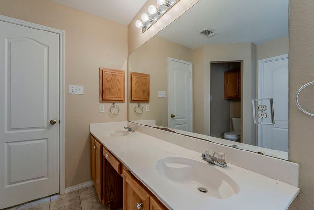 463 Maplegrove Road, Cedar Hill, TX 75104