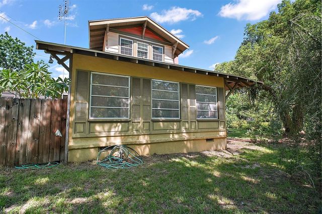 150 E CHARLOTTE AVENUE, Eustis, FL 32726