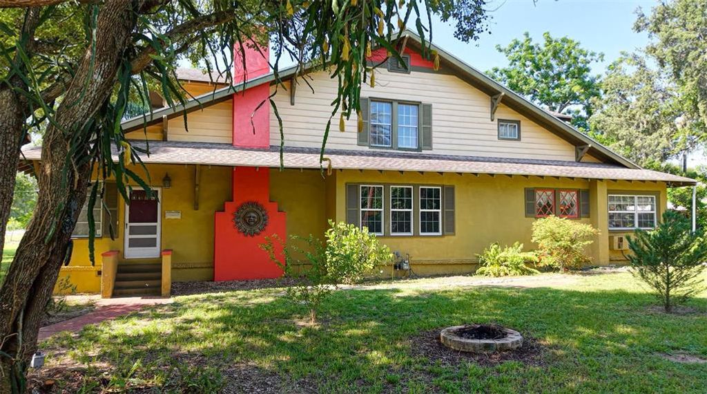 150 E CHARLOTTE AVENUE, Eustis, FL 32726