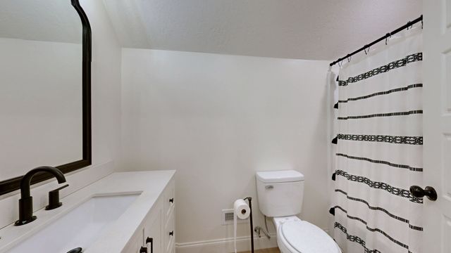 183 Country Wood Dr, Paris, TN 38242