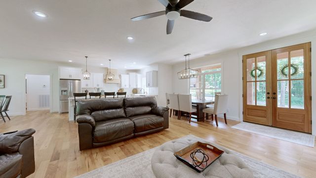 183 Country Wood Dr, Paris, TN 38242