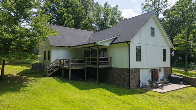 183 Country Wood Dr, Paris, TN 38242