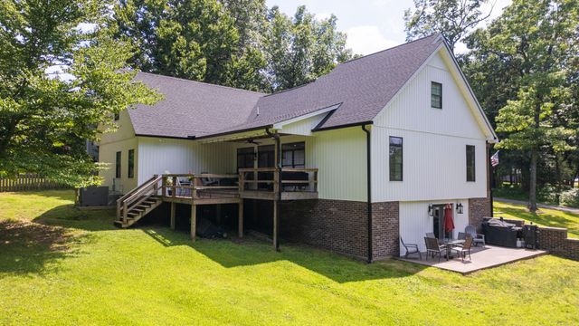 183 Country Wood Dr, Paris, TN 38242