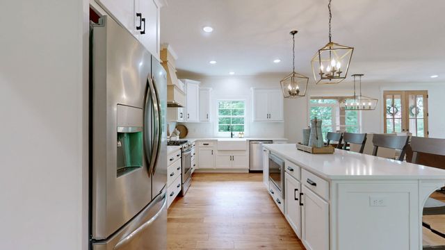 183 Country Wood Dr, Paris, TN 38242