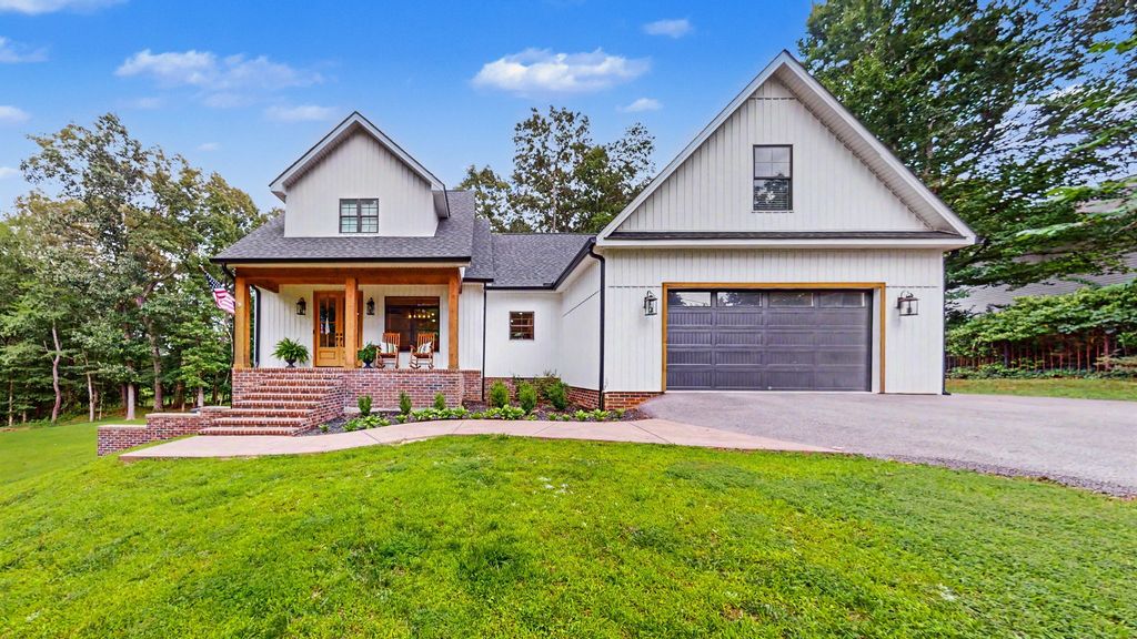 183 Country Wood Dr, Paris, TN 38242