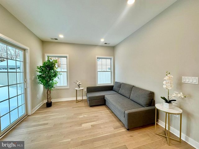 225 PENN AVE, Edison, NJ 08817