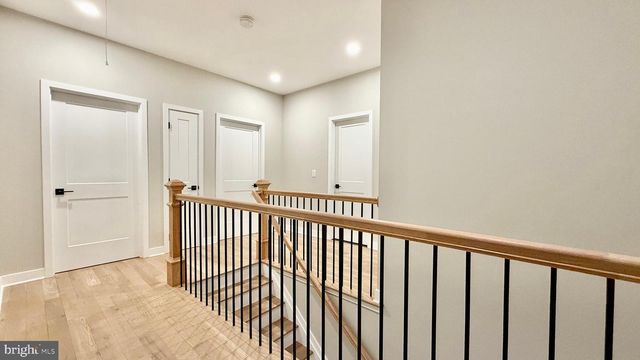 225 PENN AVE, Edison, NJ 08817