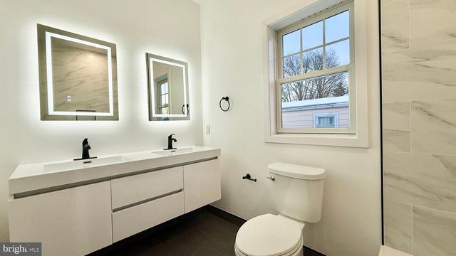 225 PENN AVE, Edison, NJ 08817