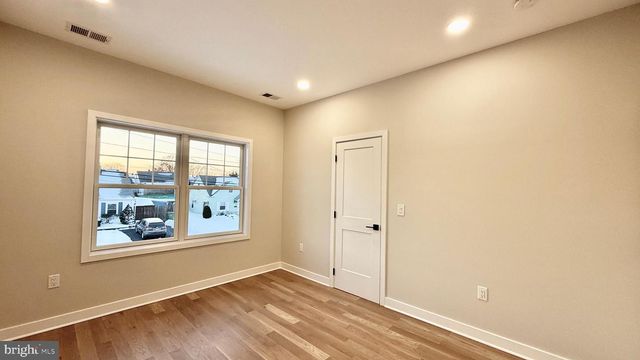 225 PENN AVE, Edison, NJ 08817