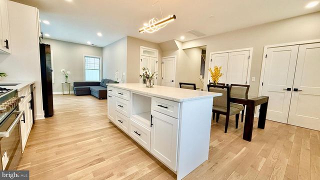 225 PENN AVE, Edison, NJ 08817