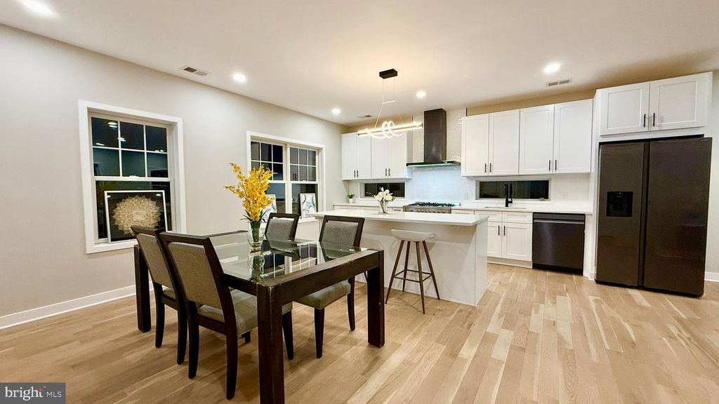 225 PENN AVE, Edison, NJ 08817