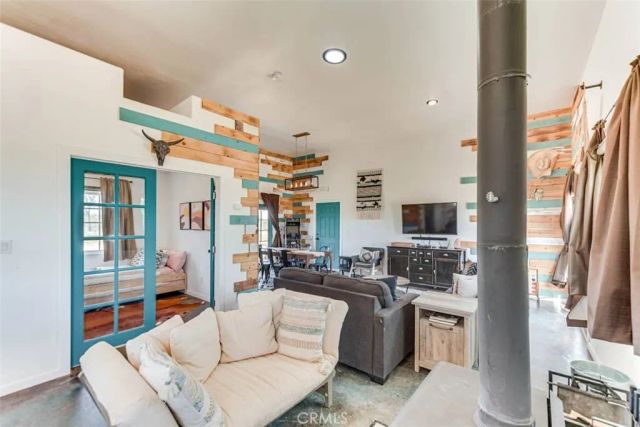 58725 Botkin Road, Landers, CA 92285