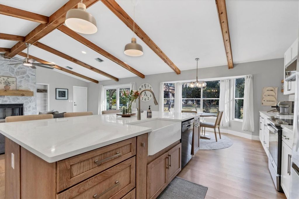 Image 14 of property listing at 6812 41ST AVENUE E, Bradenton, FL 34208