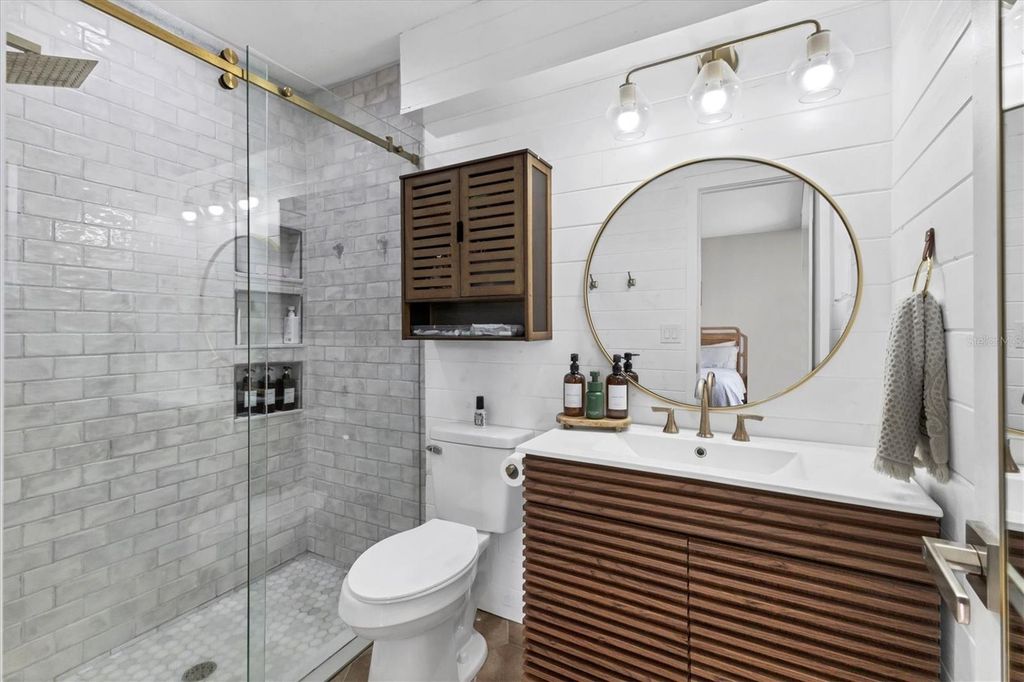 Image 20 of property listing at 6812 41ST AVENUE E, Bradenton, FL 34208