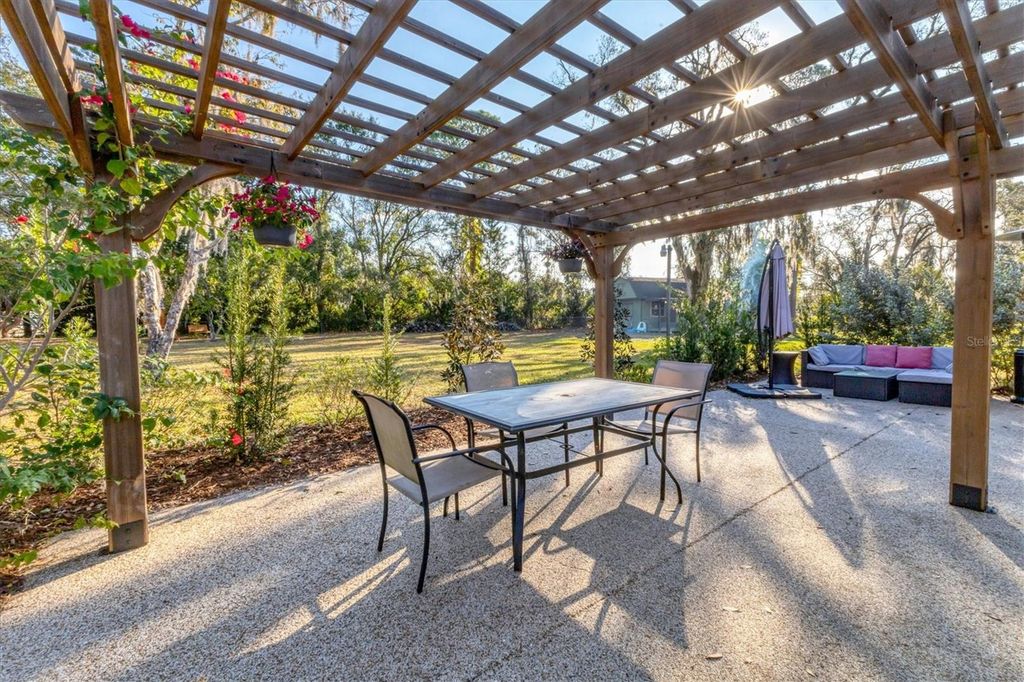 Image 28 of property listing at 6812 41ST AVENUE E, Bradenton, FL 34208