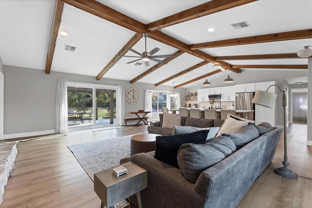 Image 7 of property listing at 6812 41ST AVENUE E, Bradenton, FL 34208