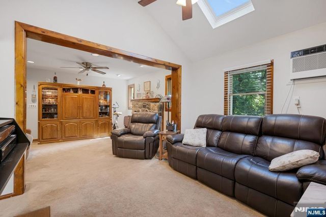 19 Fernwood Avenue, Hardyston, NJ 07460