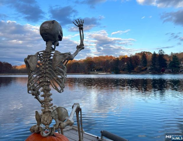 19 Fernwood Avenue, Hardyston, NJ 07460