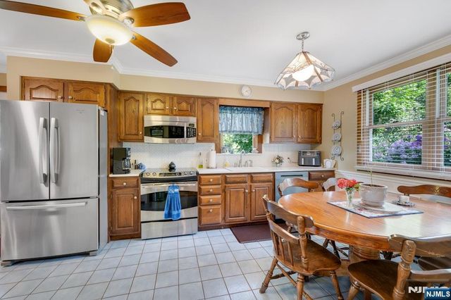 19 Fernwood Avenue, Hardyston, NJ 07460