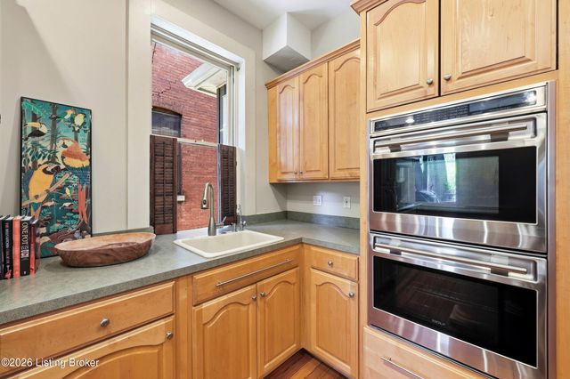 122 W Ormsby Ave, Louisville, KY 40203