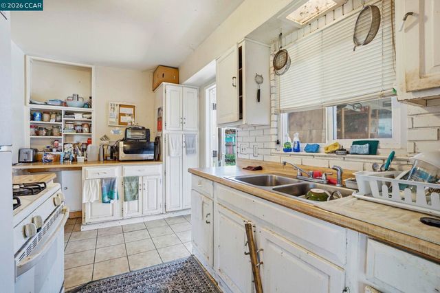 1990 Sunshine Dr, Concord, CA 94520