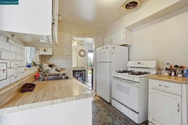 1990 Sunshine Dr, Concord, CA 94520