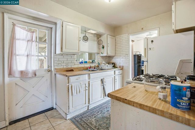 1990 Sunshine Dr, Concord, CA 94520