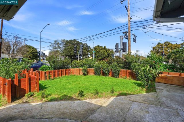 1990 Sunshine Dr, Concord, CA 94520