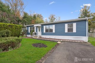 5 Fallow Drive, Manalapan, NJ 07726