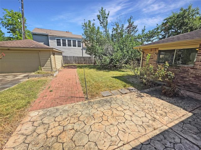 10806 Inwood Drive, Houston, TX 77042