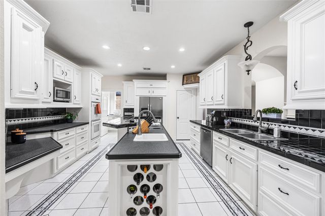 3243 Canterbury Lane, Montgomery, TX 77356