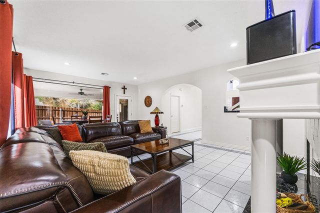 3243 Canterbury Lane, Montgomery, TX 77356