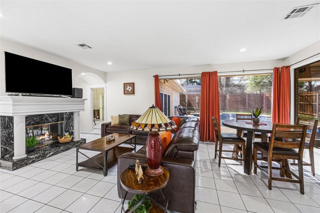 3243 Canterbury Lane, Montgomery, TX 77356