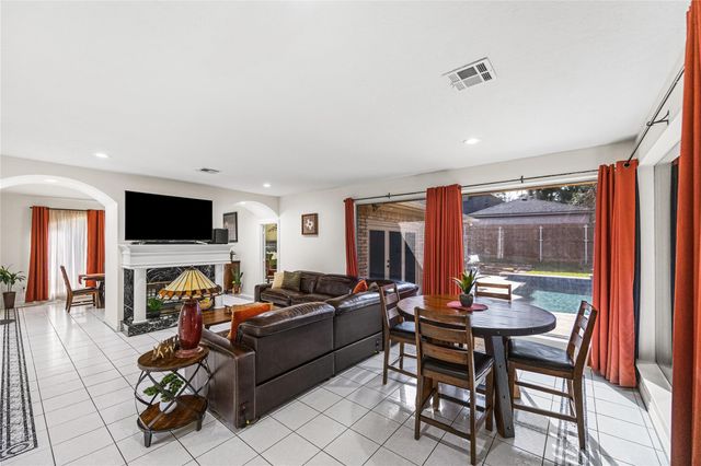 3243 Canterbury Lane, Montgomery, TX 77356