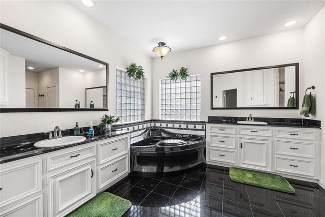 3243 Canterbury Lane, Montgomery, TX 77356