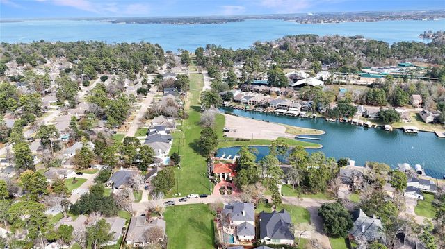 3243 Canterbury Lane, Montgomery, TX 77356