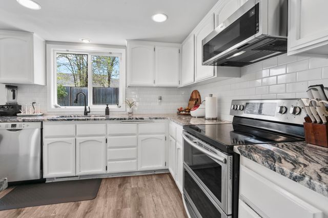2738 Stonebrook Drive, Medford, OR 97504