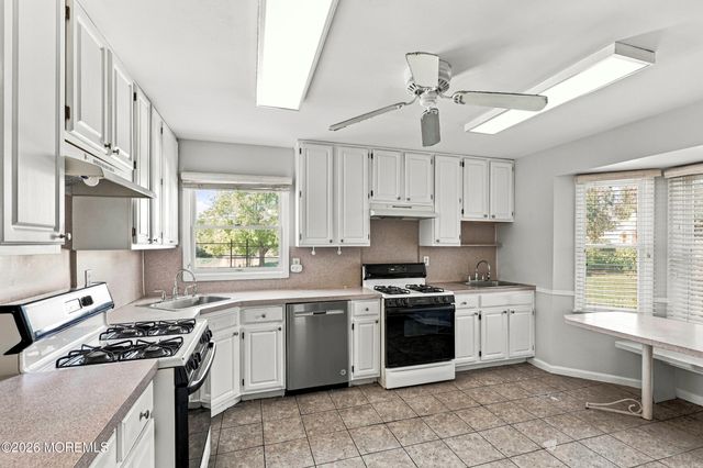 30 Kelm Woods Avenue, Lakewood, NJ 08701