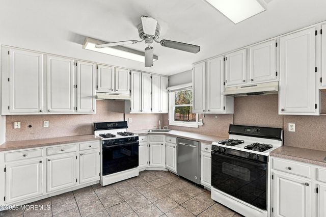 30 Kelm Woods Avenue, Lakewood, NJ 08701