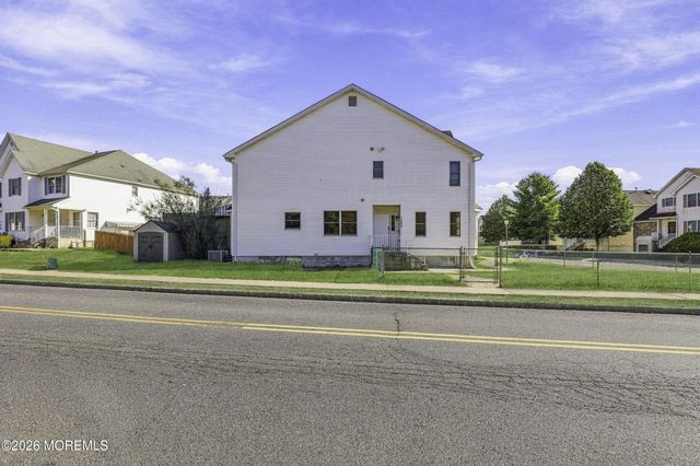 30 Kelm Woods Avenue, Lakewood, NJ 08701