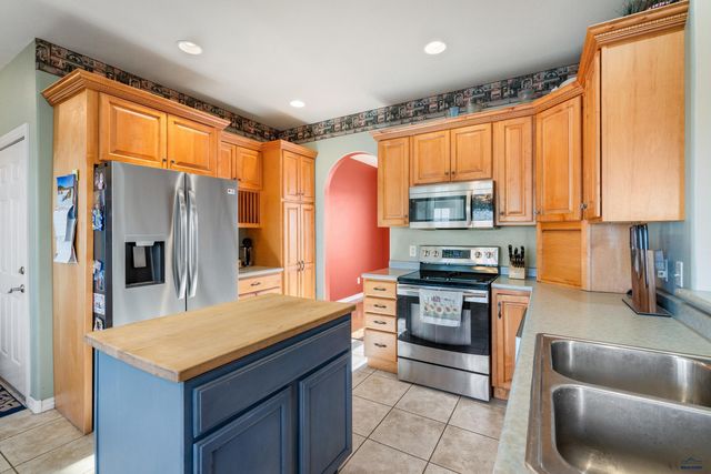 6530 WELLINGTON DR, Rapid City, SD 57702