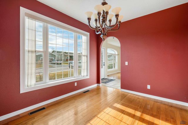 6530 WELLINGTON DR, Rapid City, SD 57702