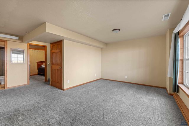 6530 WELLINGTON DR, Rapid City, SD 57702