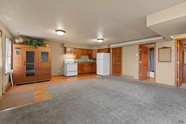 6530 WELLINGTON DR, Rapid City, SD 57702