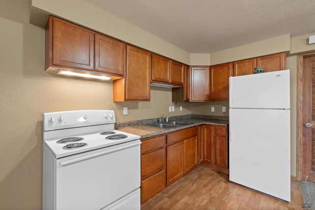 6530 WELLINGTON DR, Rapid City, SD 57702