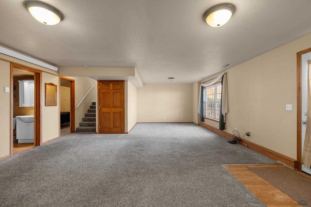 6530 WELLINGTON DR, Rapid City, SD 57702