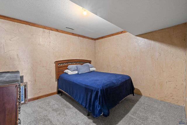 6530 WELLINGTON DR, Rapid City, SD 57702