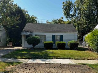 18996 Roscommon Street, Harper Woods, MI 48225