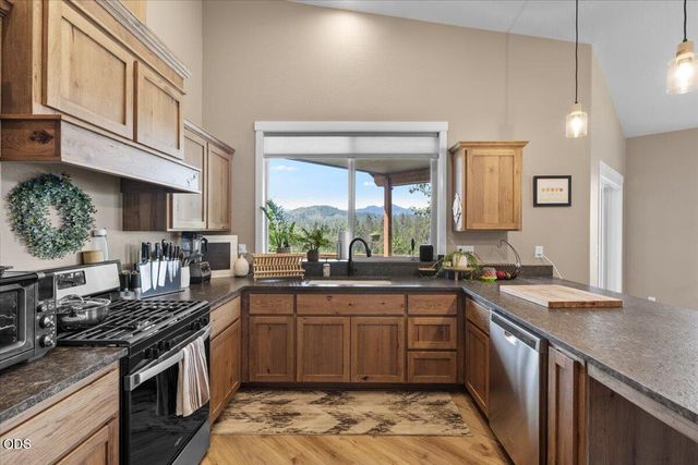 2391 Robertson Crest, Grants Pass, OR 97527