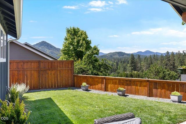 2391 Robertson Crest, Grants Pass, OR 97527